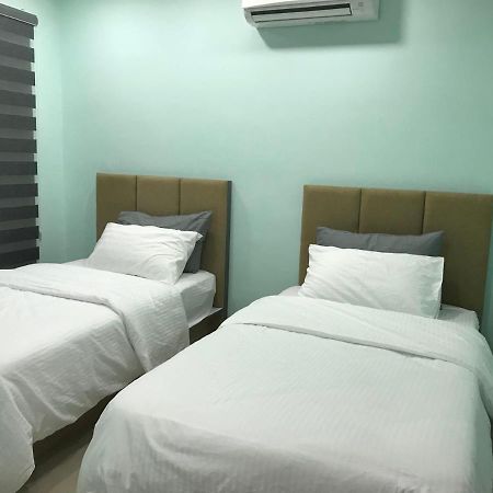 Homestay Stardow~星窗名宿~ Johor Bahru Exterior foto