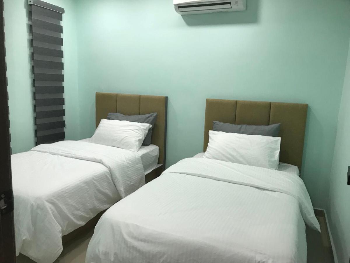 Homestay Stardow~星窗名宿~ Johor Bahru Exterior foto