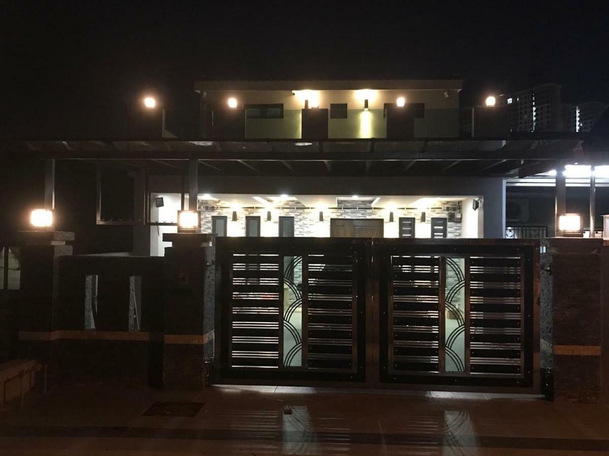 Homestay Stardow~星窗名宿~ Johor Bahru Exterior foto